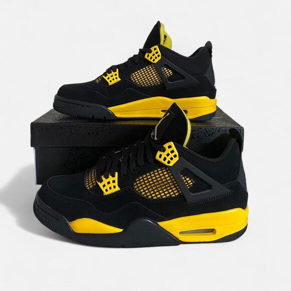 Jordan 4 retro thunder - size 10.5 M / 12 W US / 43.5 EU - Picture 2 of 5